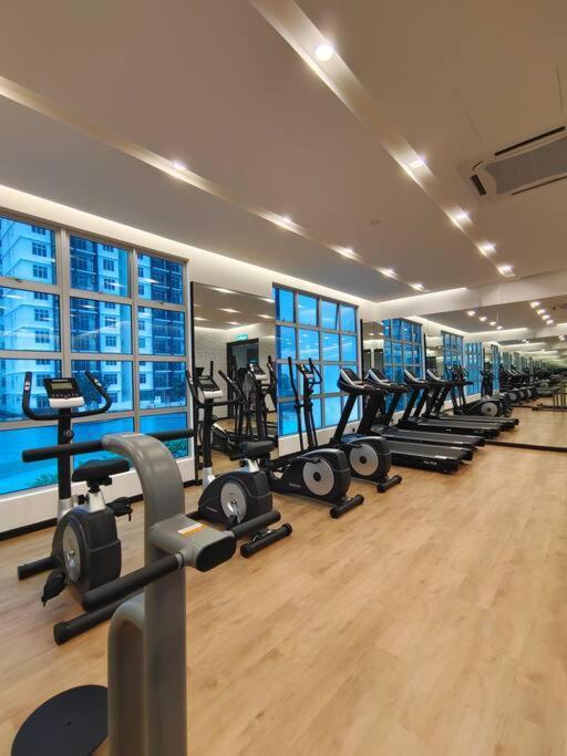 A1403 Jb City Sks Habitat Larkin 2Br 6Pax 100Mbps Netflix!! By Stay ยะโฮร์บาห์รู ภายนอก รูปภาพ