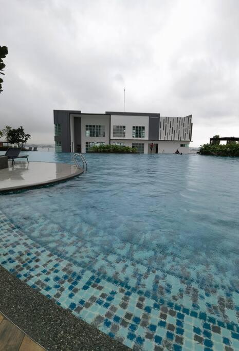 A1403 Jb City Sks Habitat Larkin 2Br 6Pax 100Mbps Netflix!! By Stay ยะโฮร์บาห์รู ภายนอก รูปภาพ