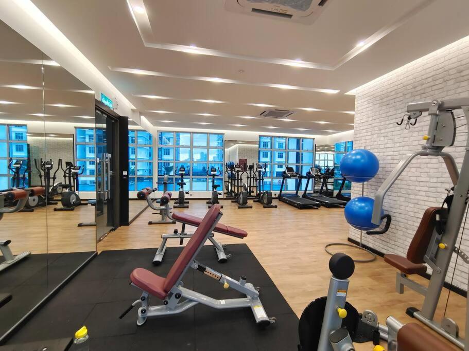 A1403 Jb City Sks Habitat Larkin 2Br 6Pax 100Mbps Netflix!! By Stay ยะโฮร์บาห์รู ภายนอก รูปภาพ