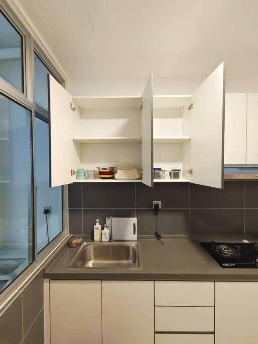 A1403 Jb City Sks Habitat Larkin 2Br 6Pax 100Mbps Netflix!! By Stay ยะโฮร์บาห์รู ภายนอก รูปภาพ