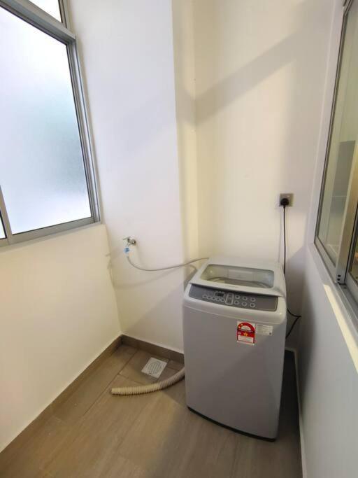 A1403 Jb City Sks Habitat Larkin 2Br 6Pax 100Mbps Netflix!! By Stay ยะโฮร์บาห์รู ภายนอก รูปภาพ