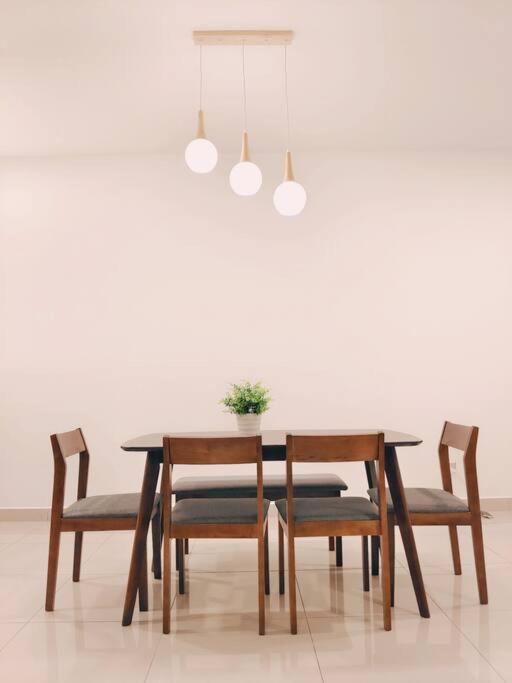 A1403 Jb City Sks Habitat Larkin 2Br 6Pax 100Mbps Netflix!! By Stay ยะโฮร์บาห์รู ภายนอก รูปภาพ