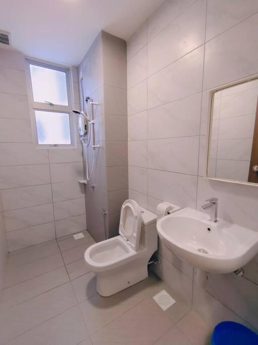 A1403 Jb City Sks Habitat Larkin 2Br 6Pax 100Mbps Netflix!! By Stay ยะโฮร์บาห์รู ภายนอก รูปภาพ
